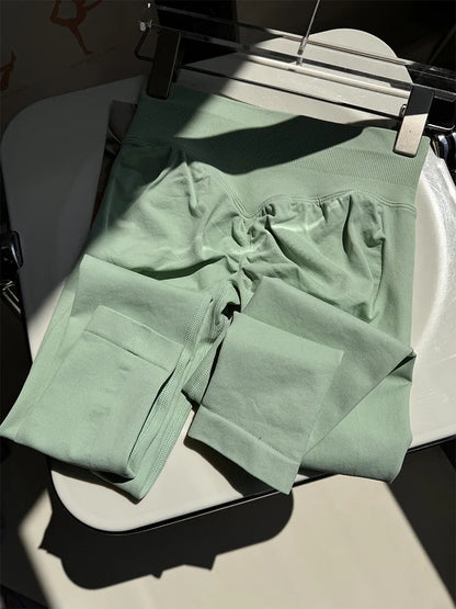 Mid-Waist Seamless Yoga Leggings with Nine-Point Butt Lift